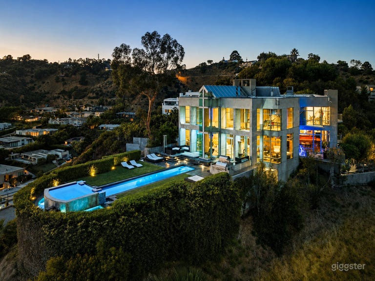  Luxury Glass Home Overlooking the Hills 