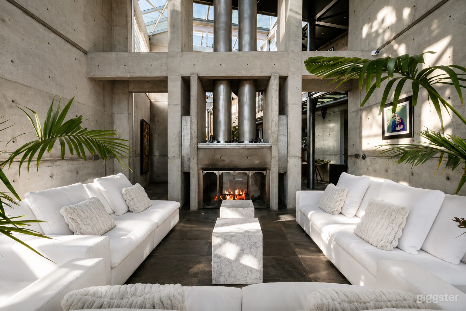 Luxury Glass Home Overlooking the Hills Photo 2