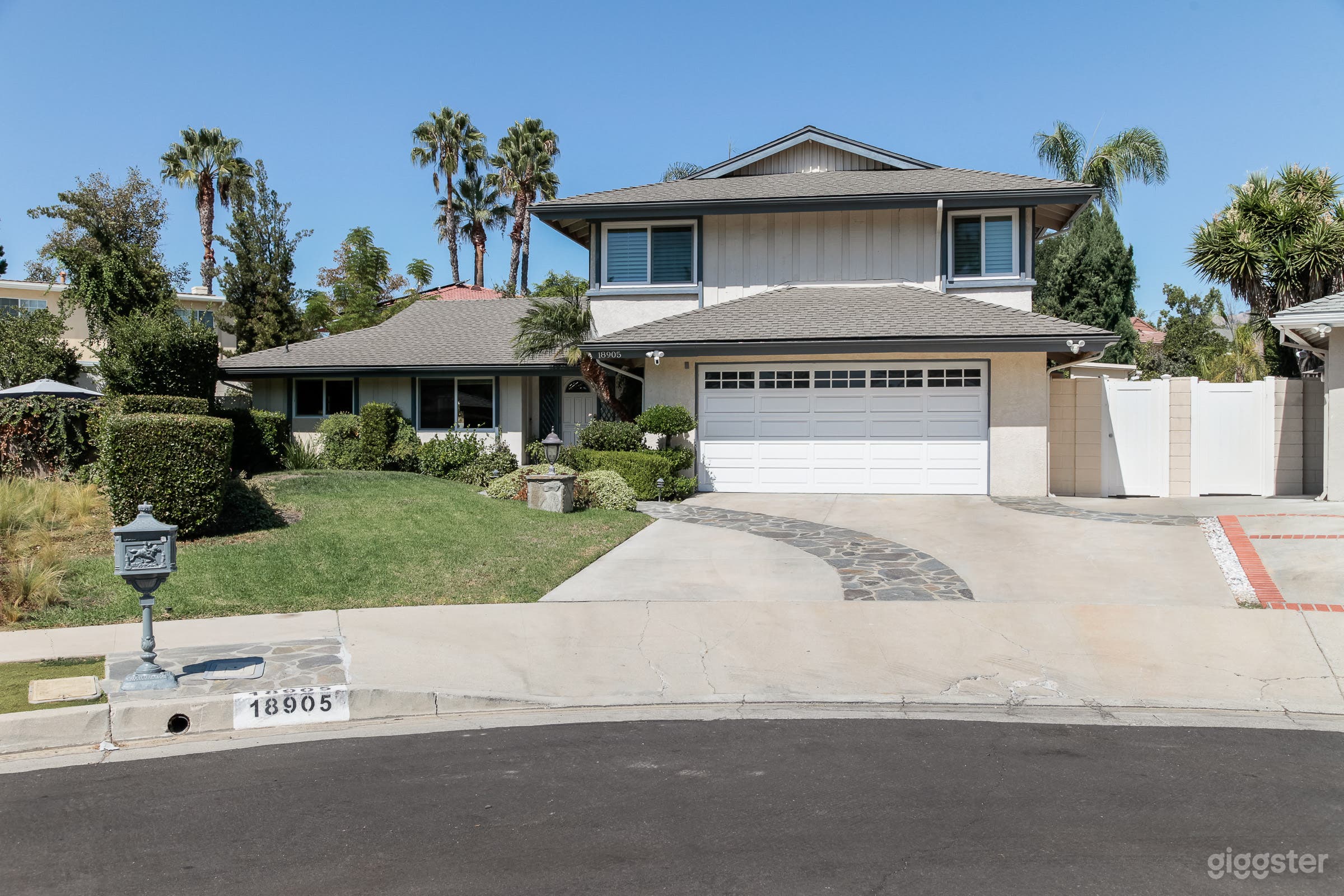 Cozy and comfortable Porter Ranch home Photo 1