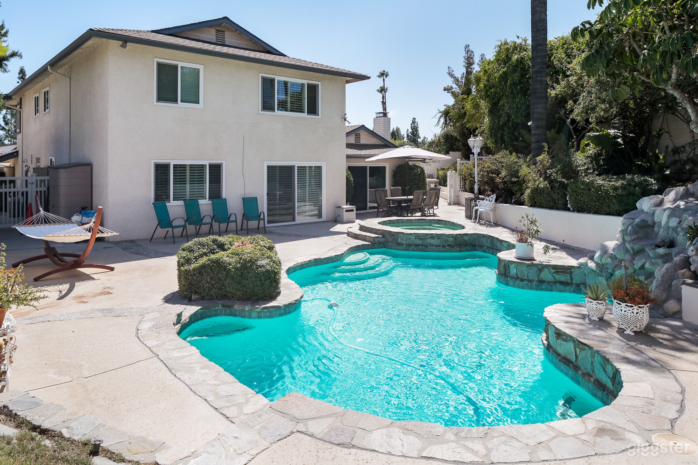 Cozy and comfortable Porter Ranch home Photo 2