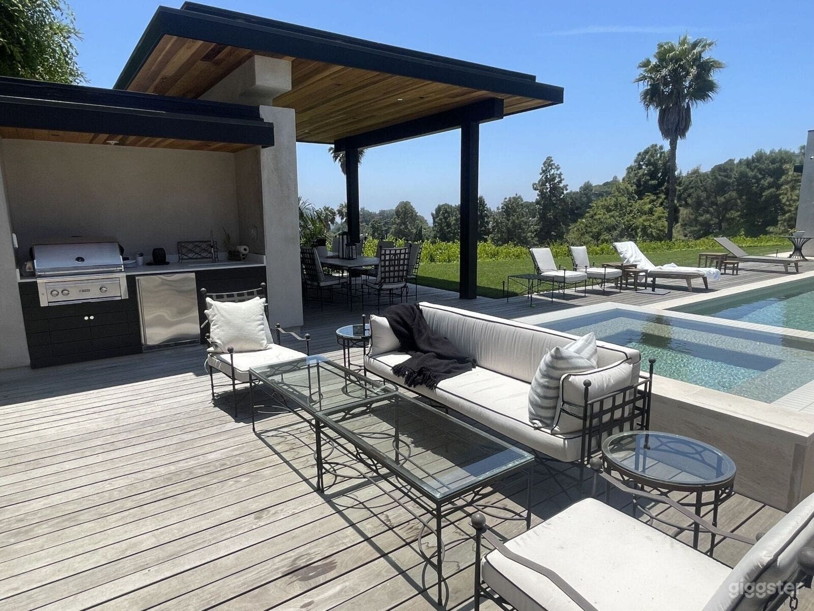 Mid-Century Modern Pool with Iconic Trousdale View Photo 3