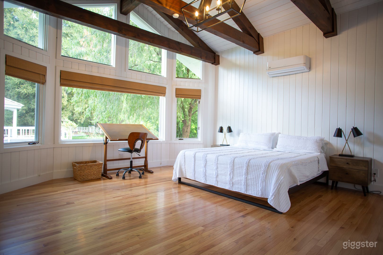 Backyard with Pool and Oak Trees House Mansion Photo 2