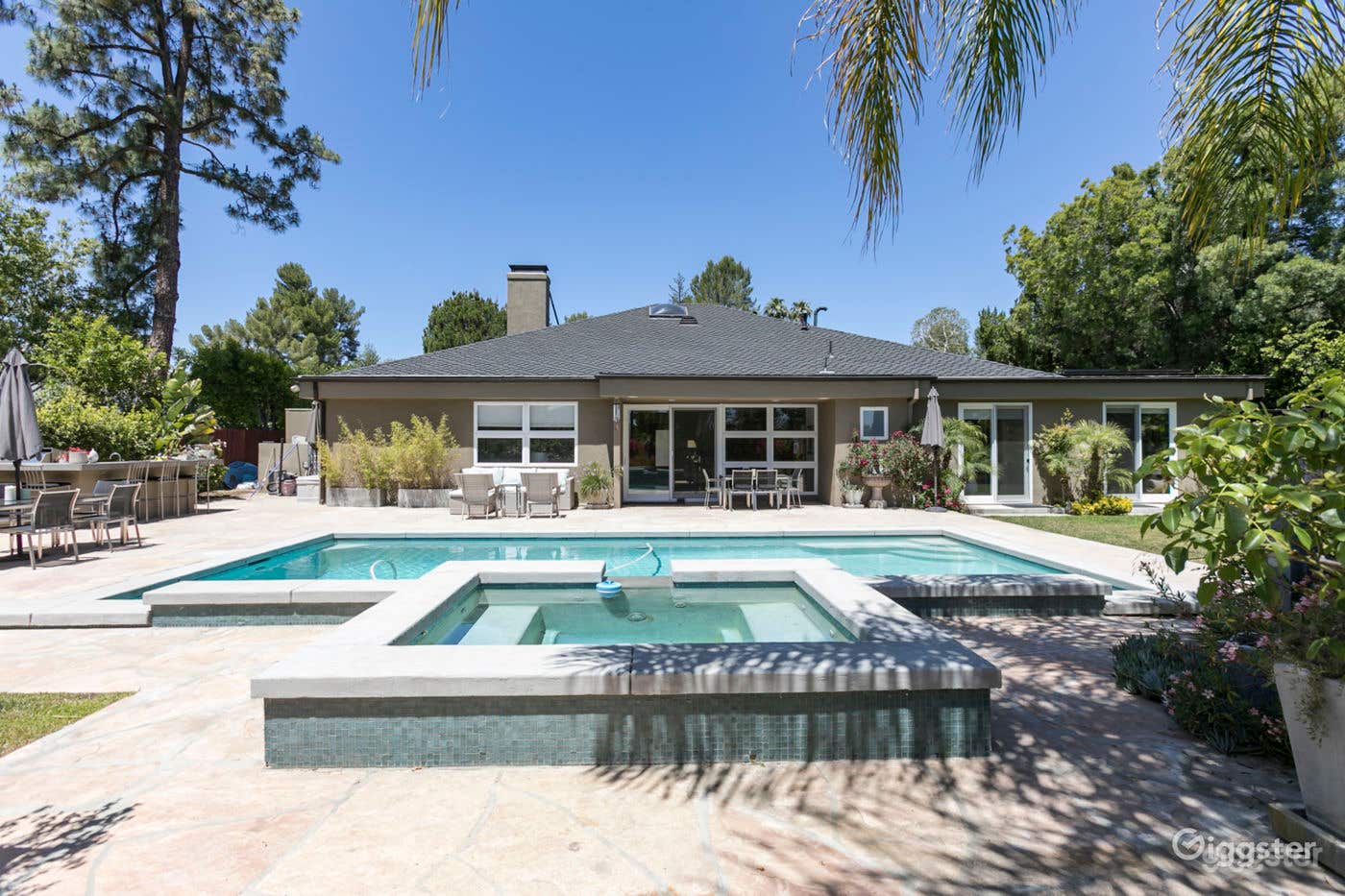 California Pool in a Contemporary Home Photo 3
