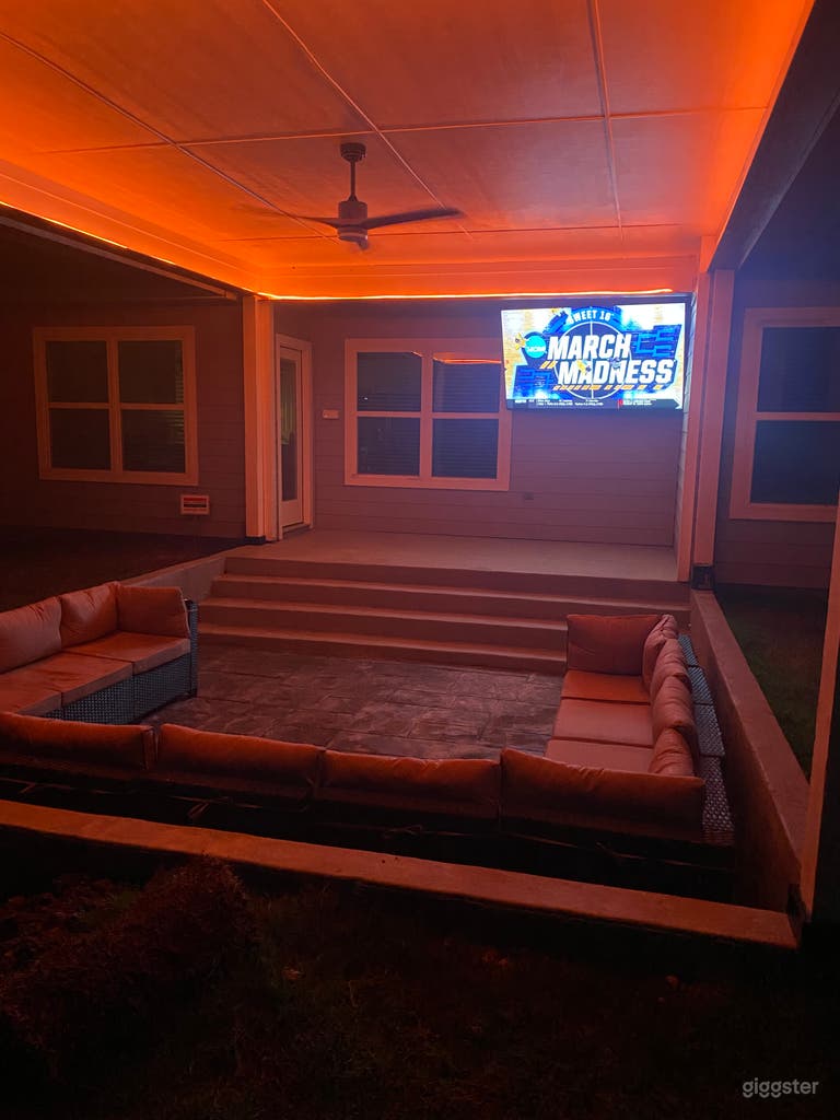  Spacious Home w/ Open Floorplan and Sunken Patio 