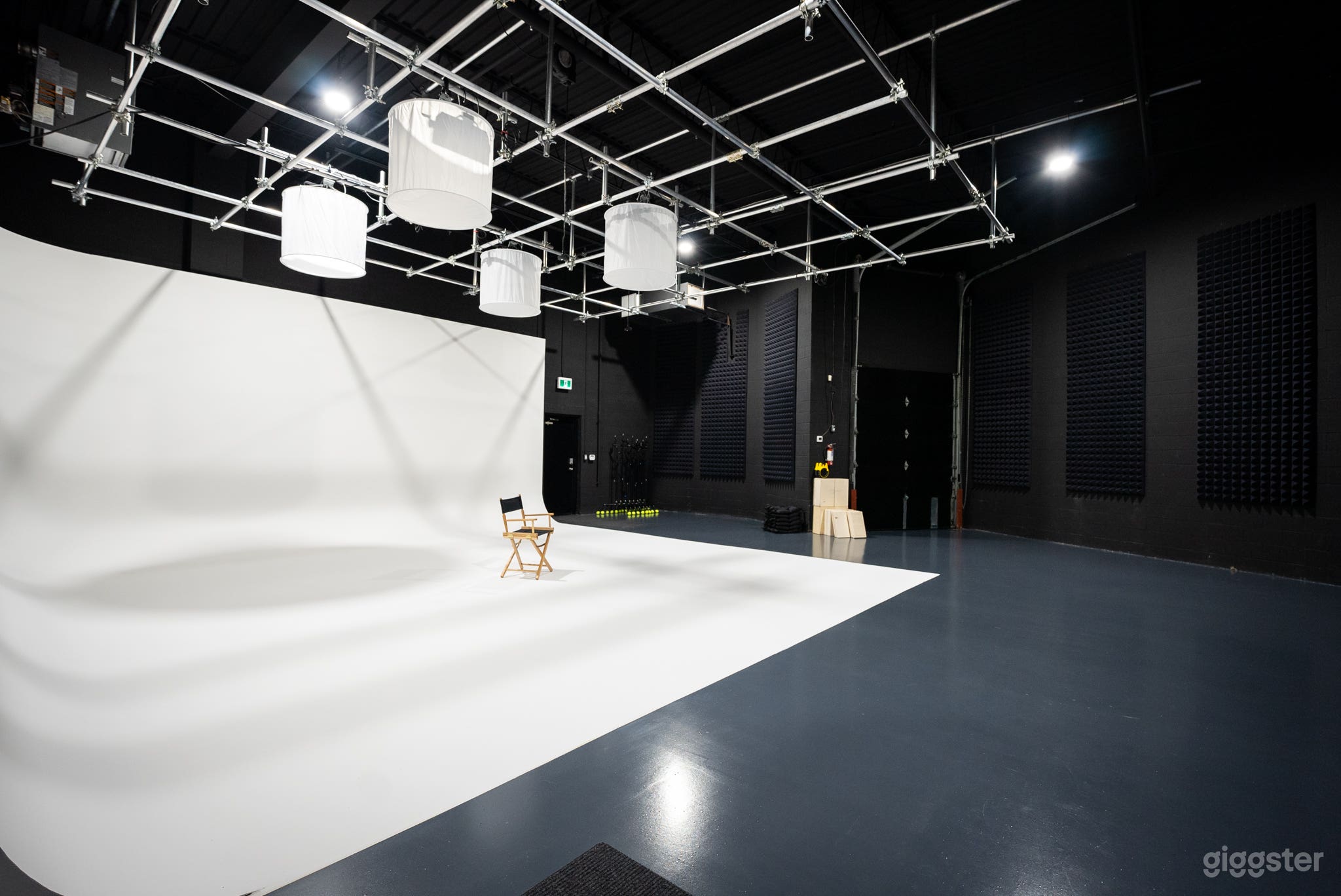 Modern Film/Photo Studio w/ Cyclorama Wall Photo 2