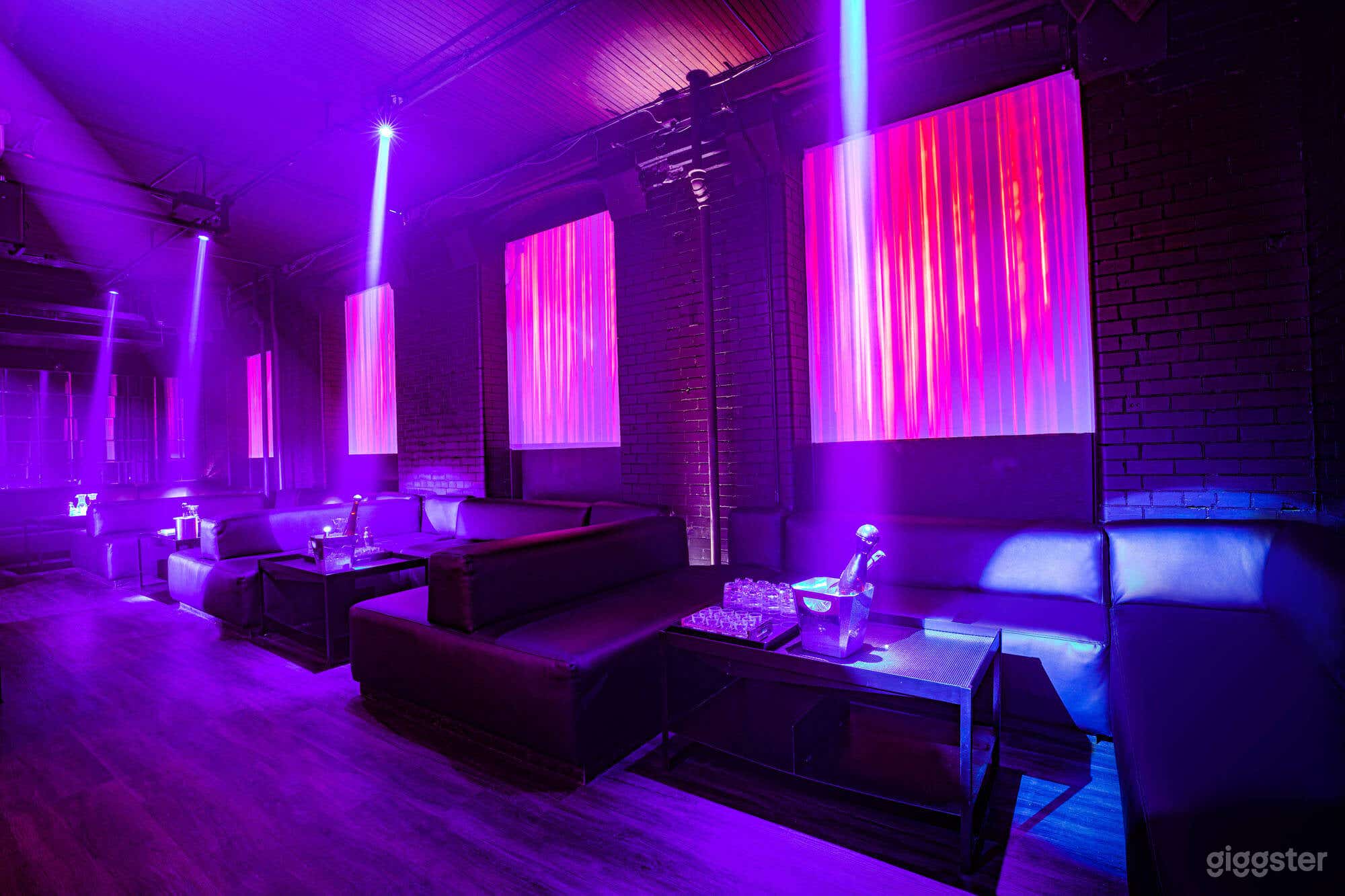 Versatile Night Club in Toronto Photo 2