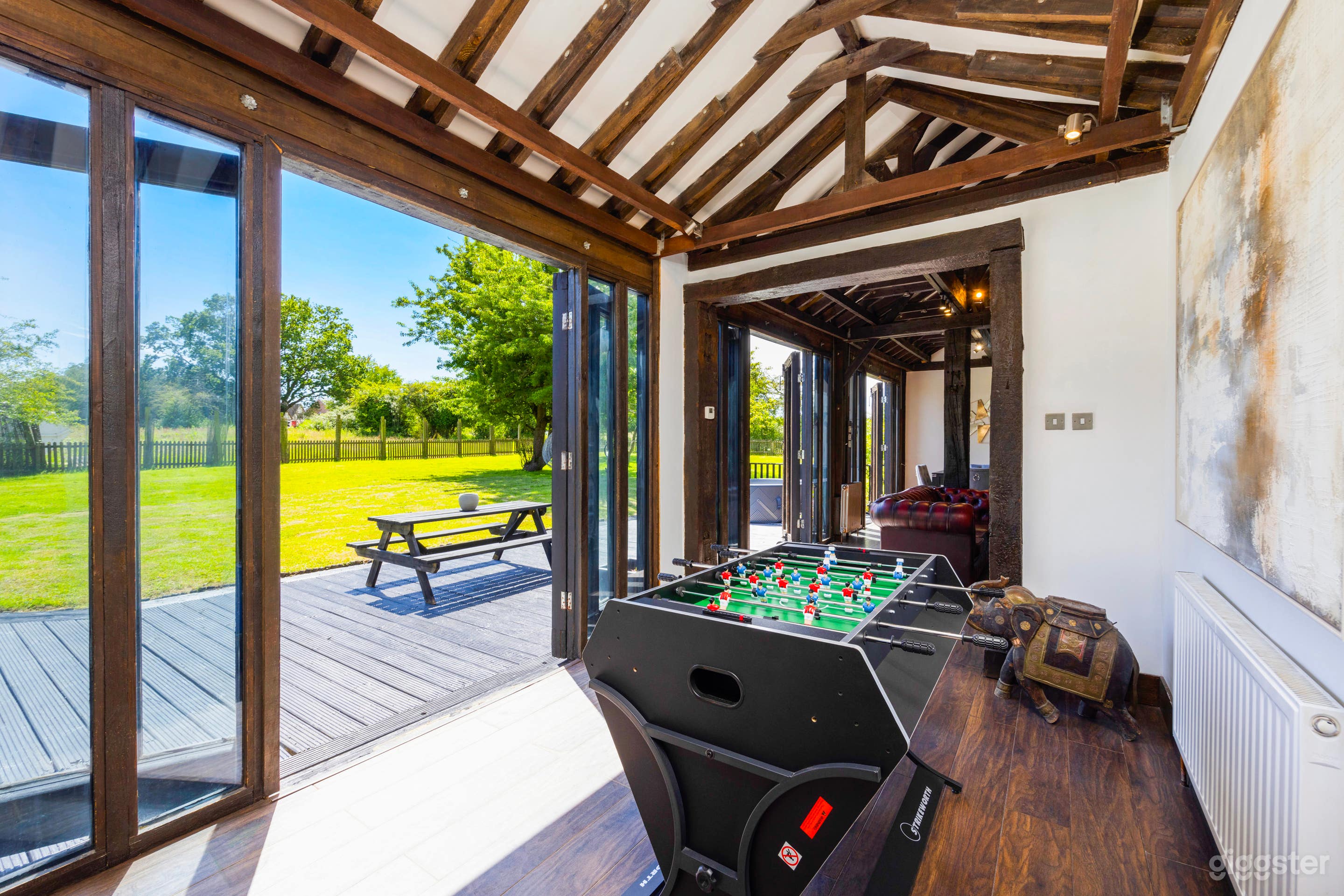 The Essex Barn House - Hot Tub, Large Front Garden, BBQ Photo 2