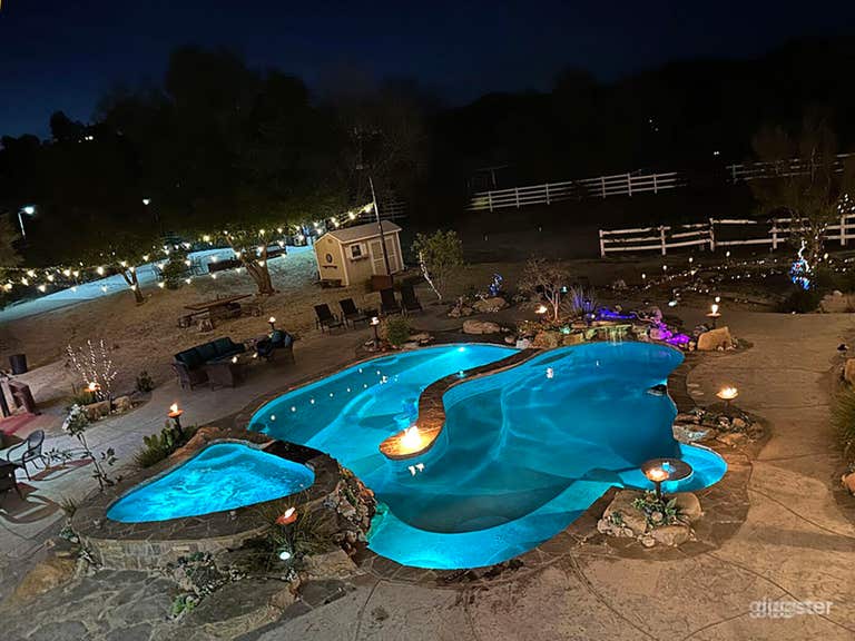  Large Natural Rock Pool With Waterfalls 