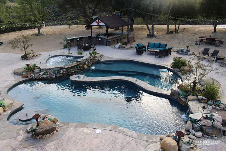  Large Natural Rock Pool With Waterfalls 