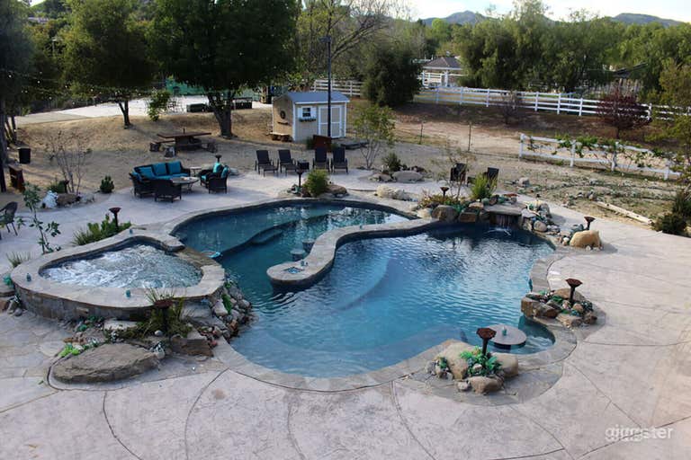 Large Natural Rock Pool With Waterfalls 