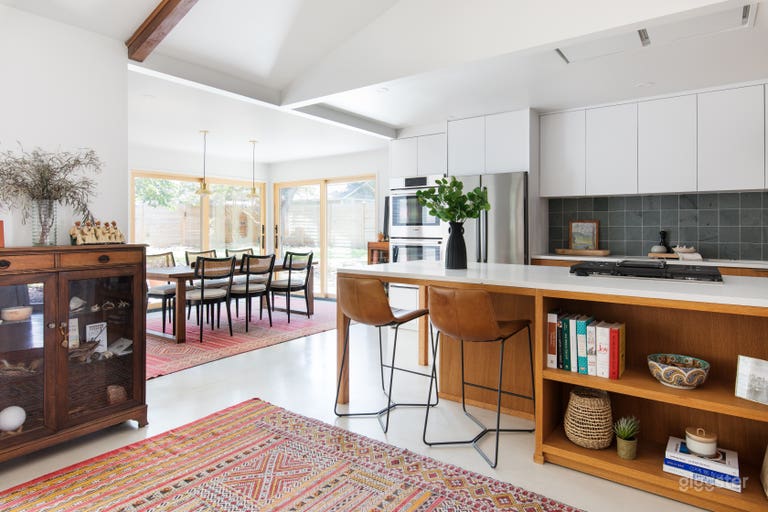  Bright and modern mid-century home 