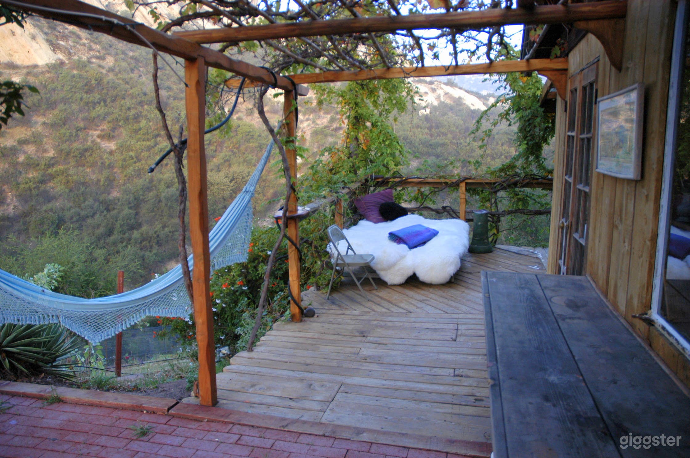 Rustic Mountain Cottage Photo 4