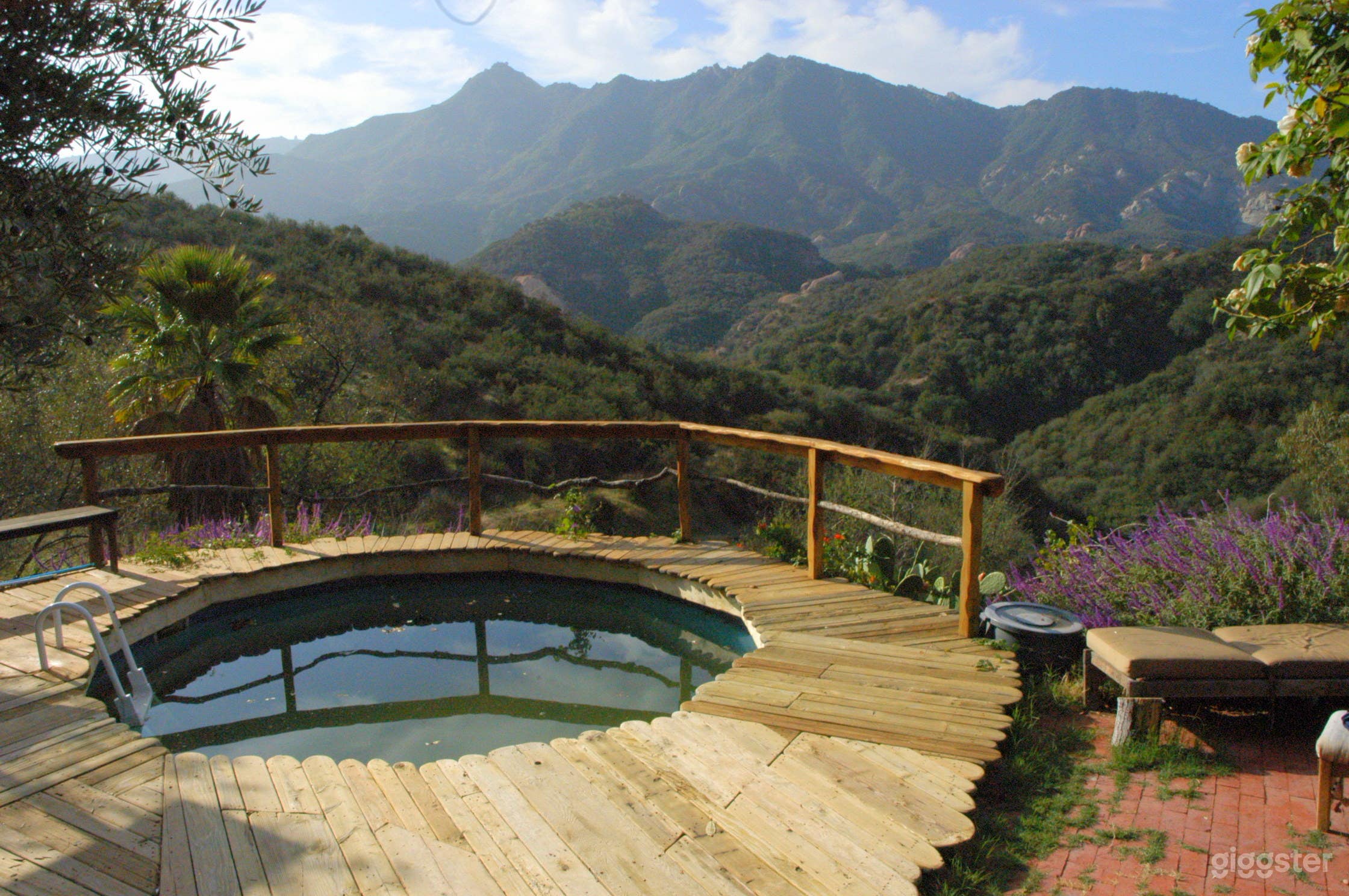 Rustic Mountain Cottage Photo 2