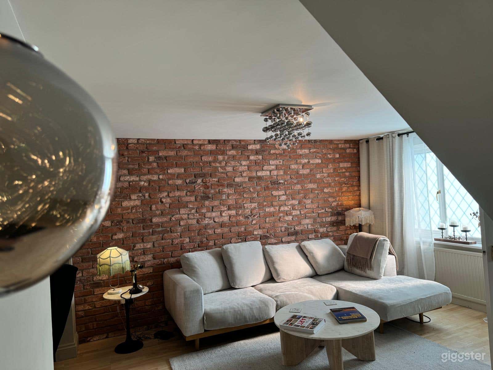 South West Gem: Brick Walls, Natural Light &amp; Arty Patio Photo 1