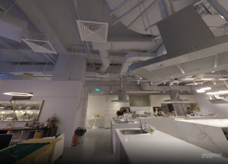  Regular Workstations in a Modern Co-Sharing Kitchen Studio in Singapore 