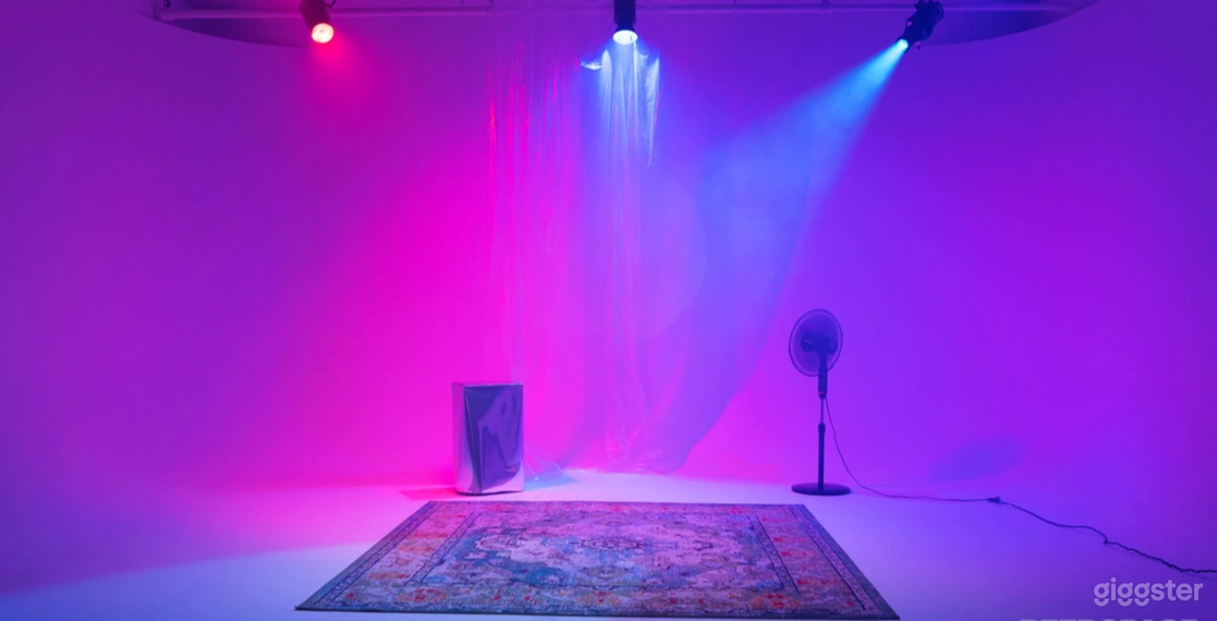 Newest Cyc Wall Studio w/ Lighting Grid - KC Crossroads Photo 4