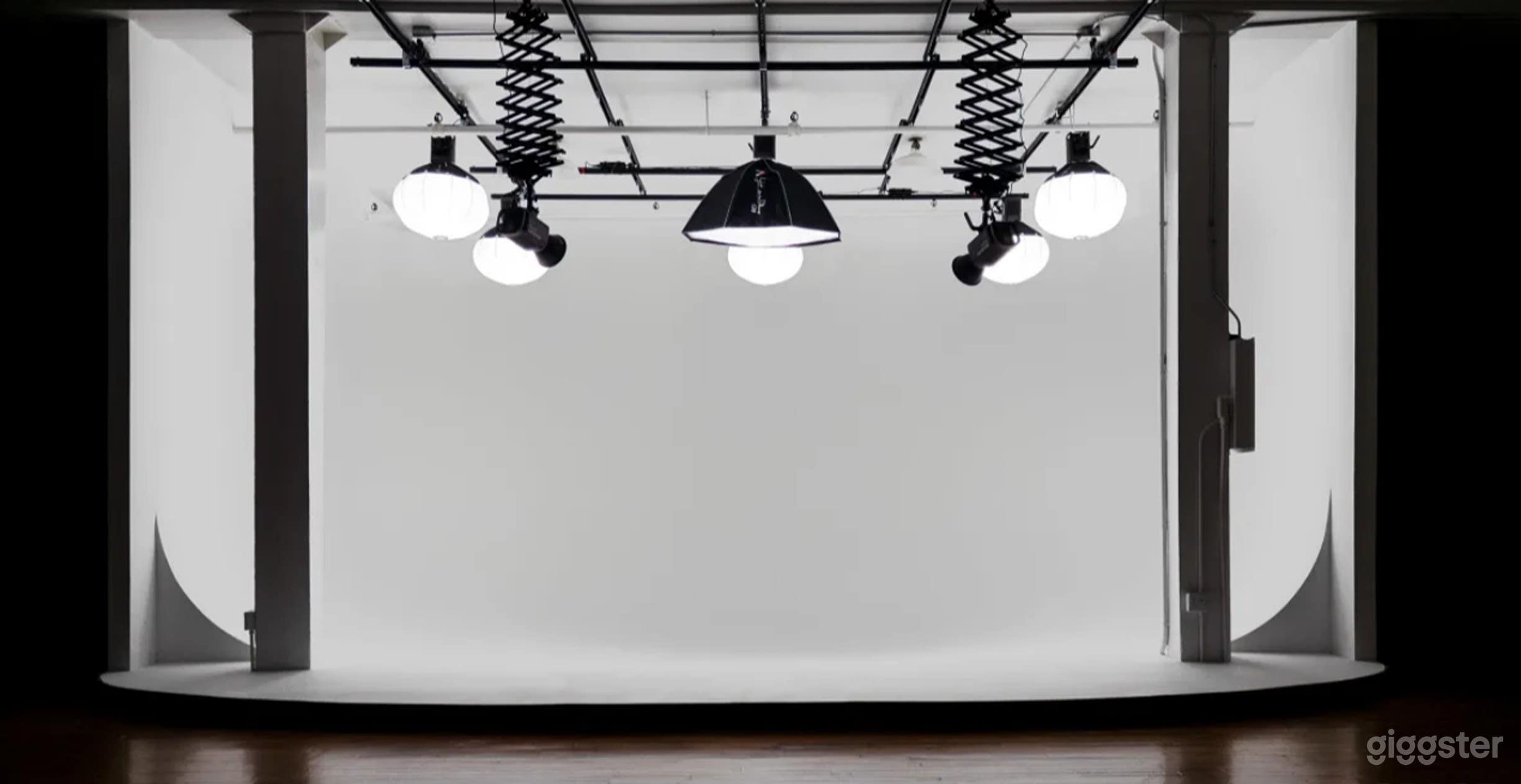 Newest Cyc Wall Studio w/ Lighting Grid - KC Crossroads Photo 1