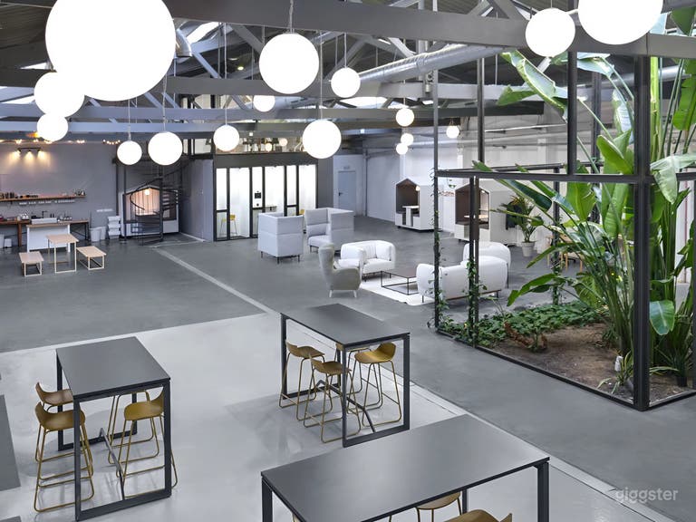  Salón de Jardín Espacioso con Luz Natural en el Centro de Barcelona 