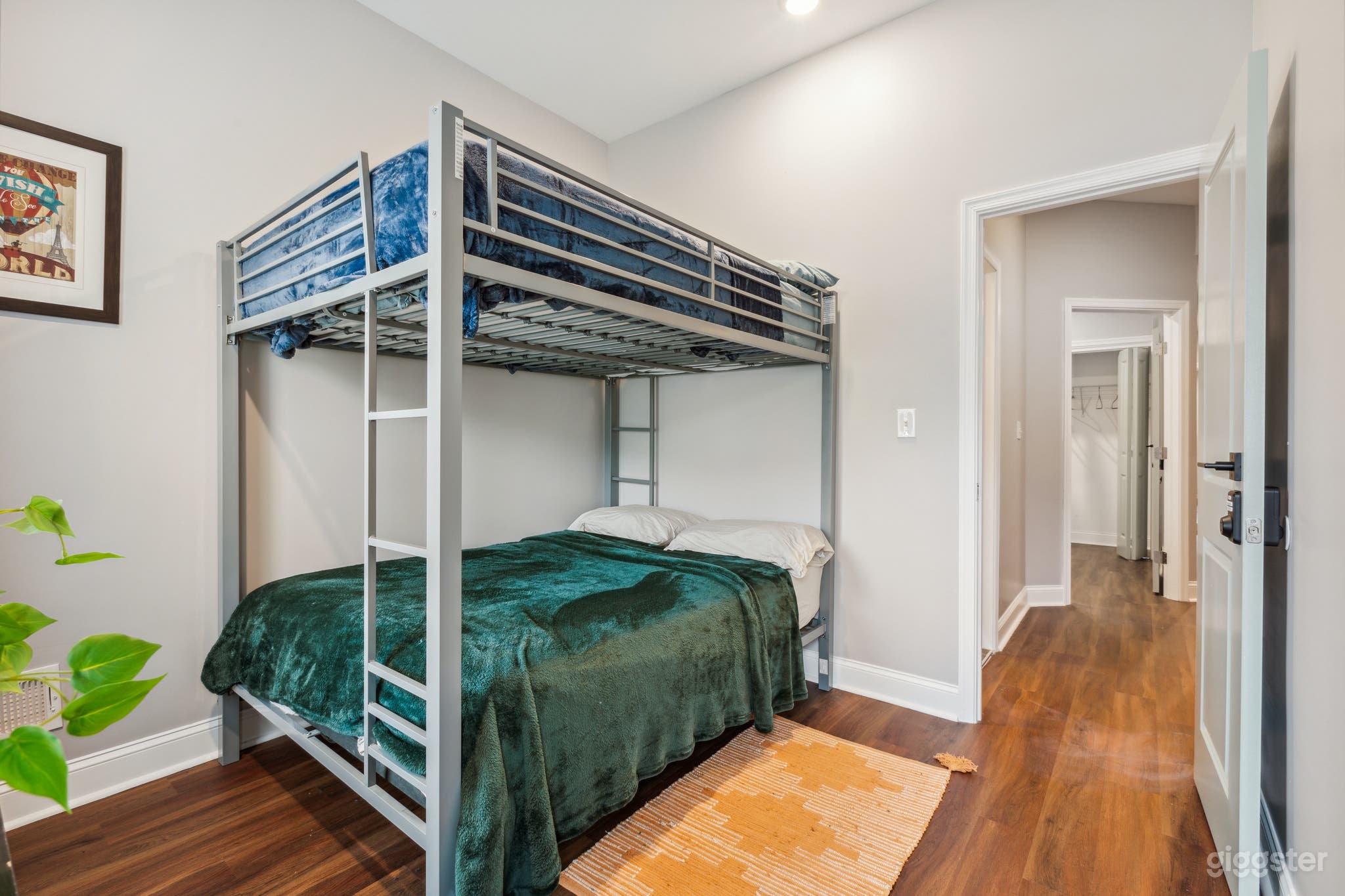 Historic Philly Row Home: Exposed Brick, Natural Light & Mod Photo 4