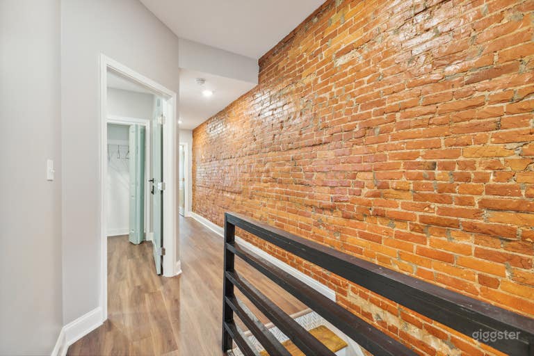  Historic Philly Row Home: Exposed Brick, Natural Light & Mod 