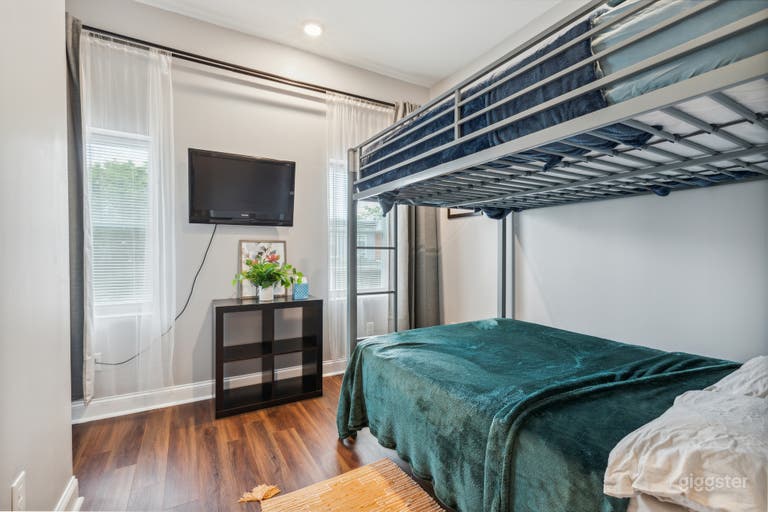  Historic Philly Row Home: Exposed Brick, Natural Light & Mod 