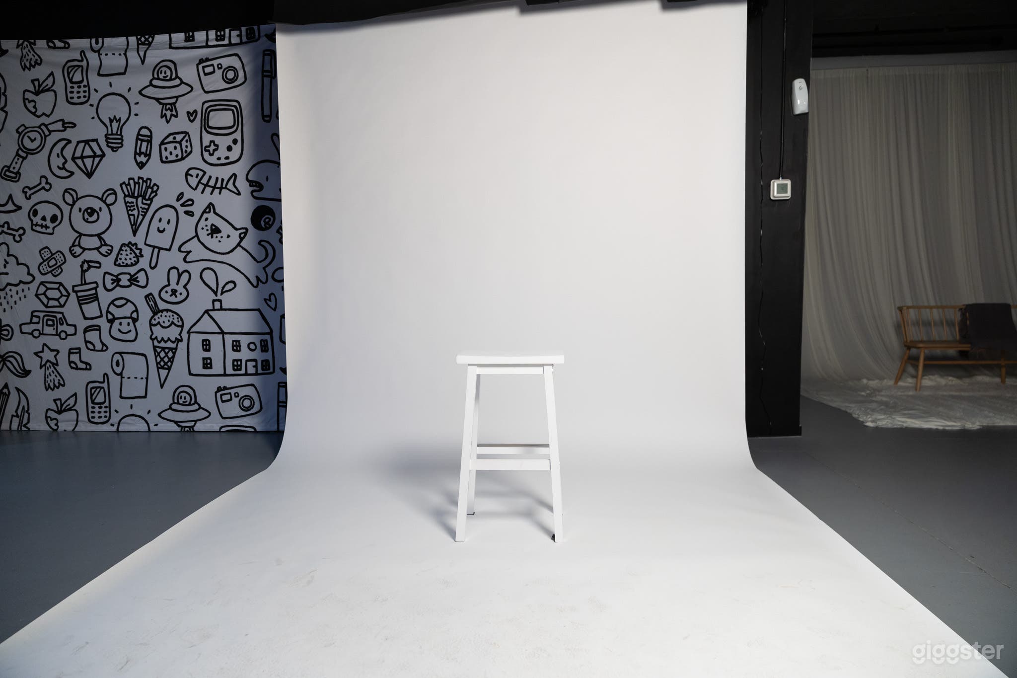 7-Set Photography Studio | Portraits, Branding & Boudoir Photo 4