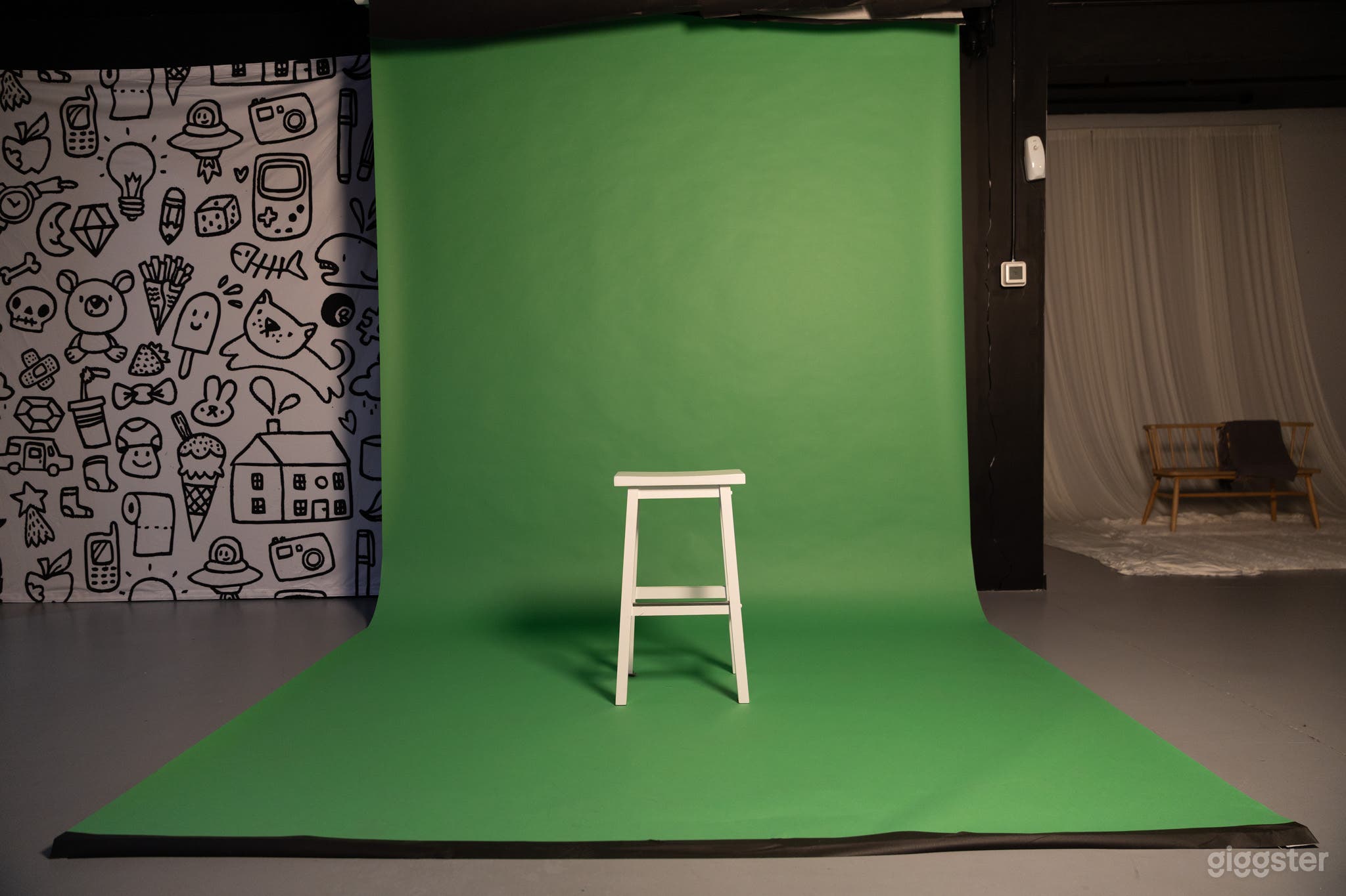 7-Set Photography Studio | Portraits, Branding & Boudoir Photo 3