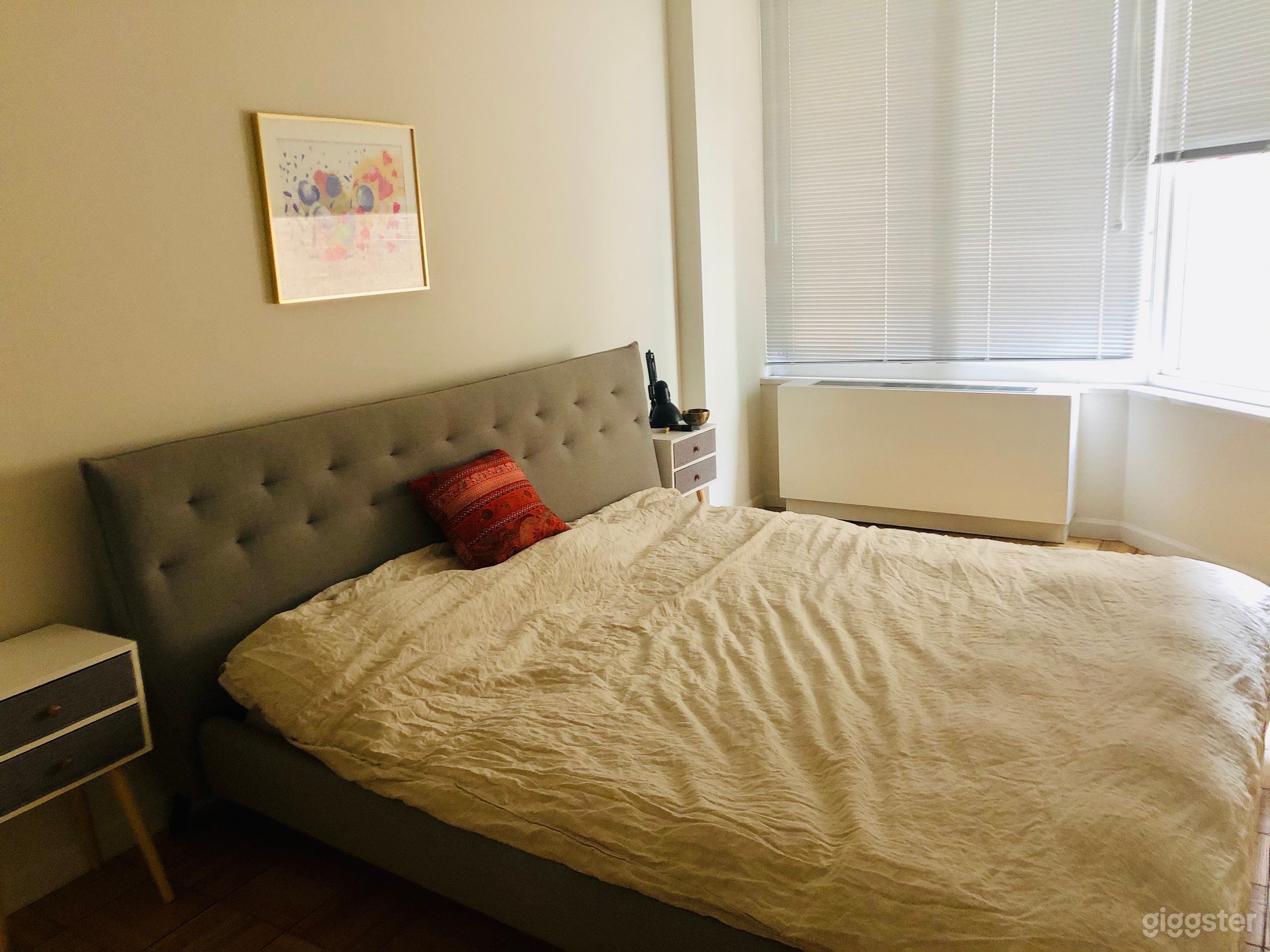 Luxury Artistic Gracious NYC 1B Apartment Photo 2