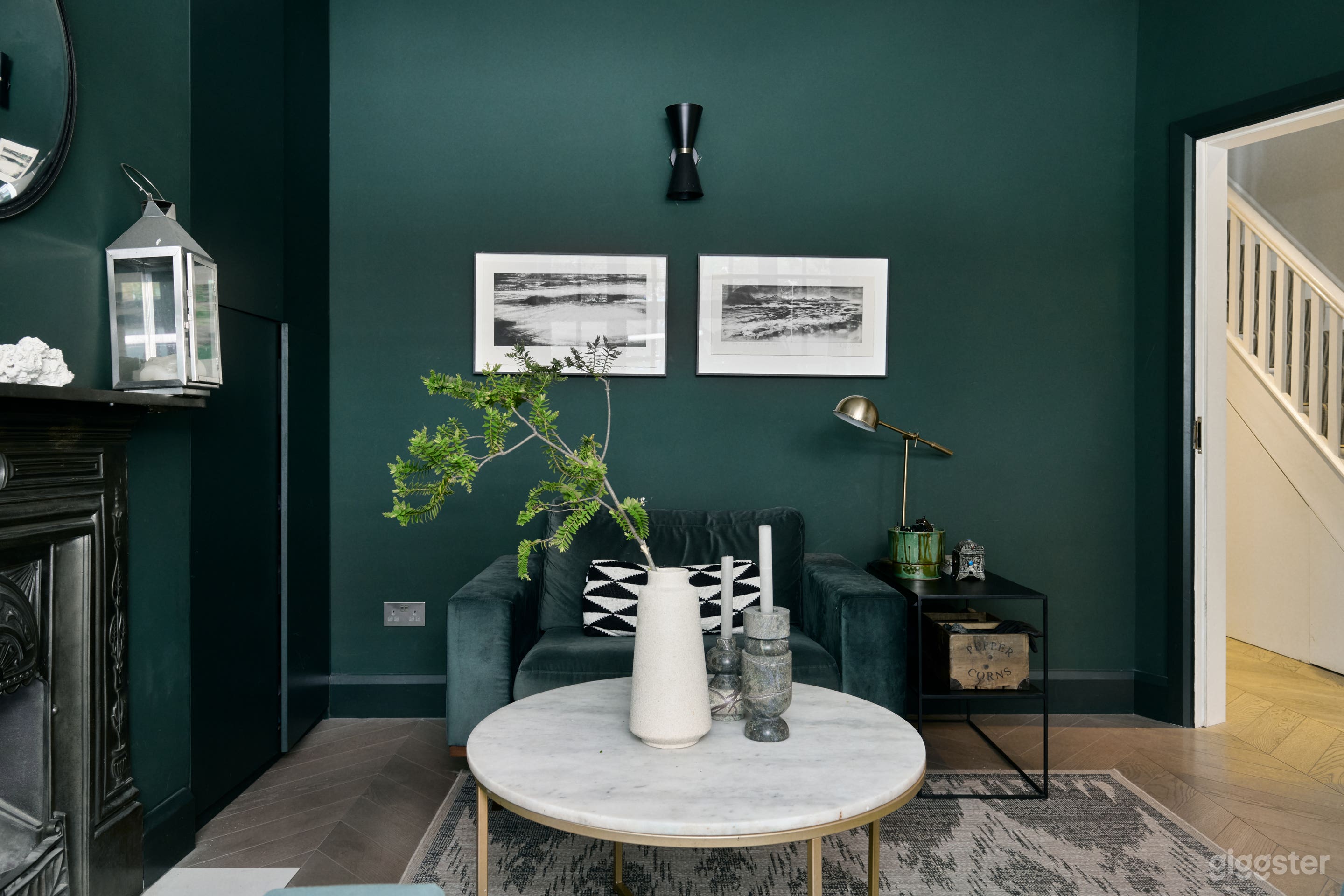 City Family Home with  Stunning Kitchen  Photo 3