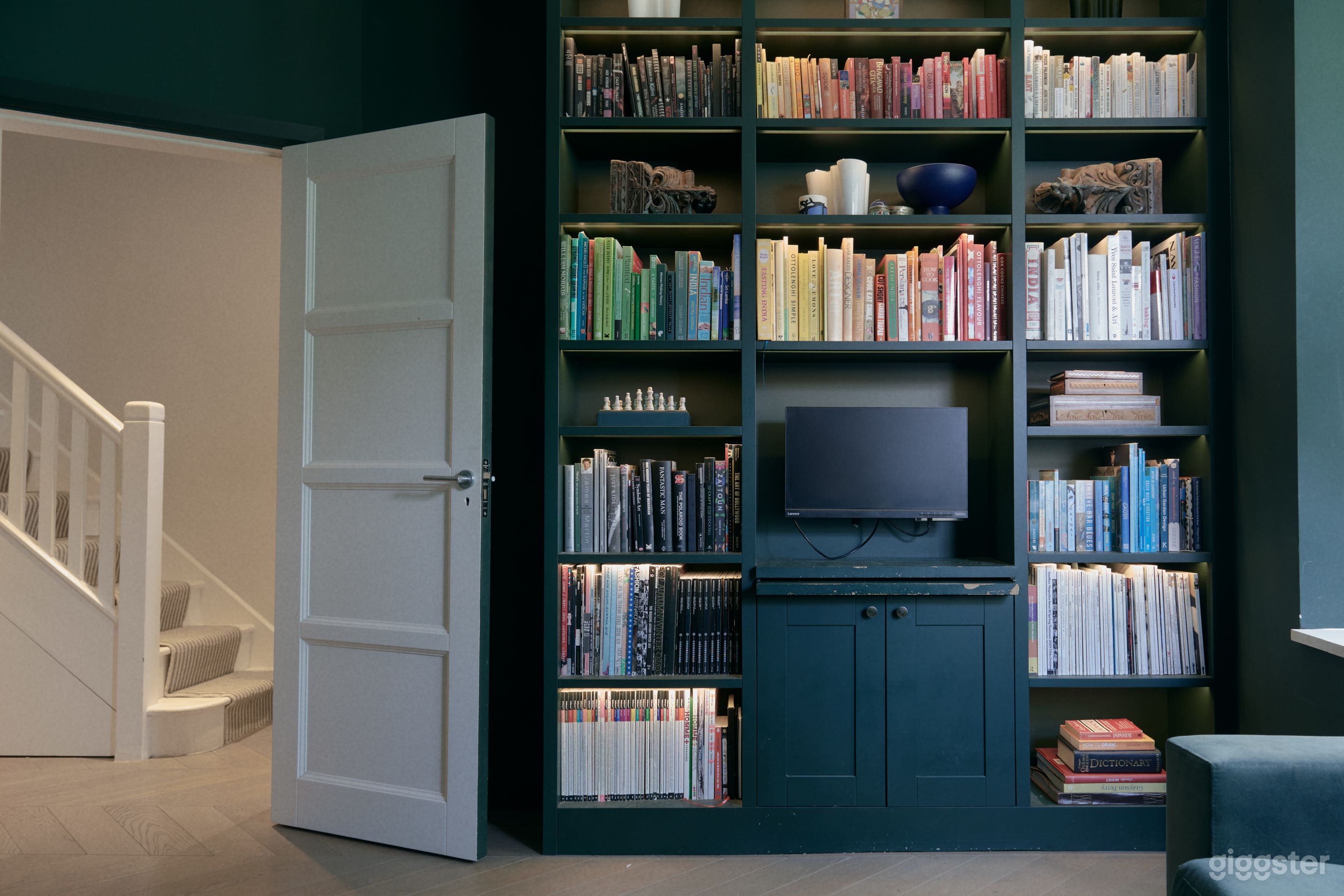 City Family Home with  Stunning Kitchen  Photo 4