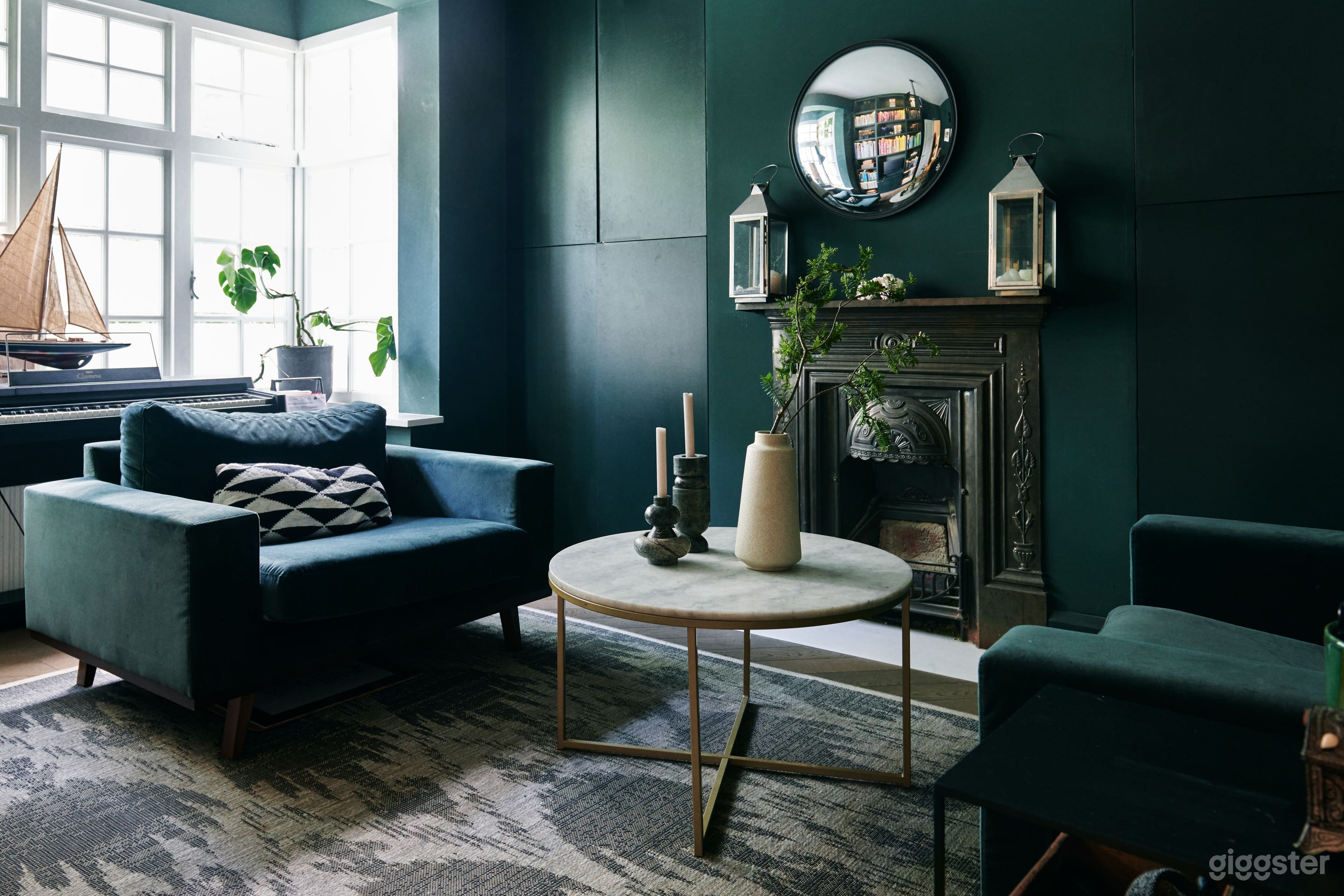 City Family Home with  Stunning Kitchen  Photo 2