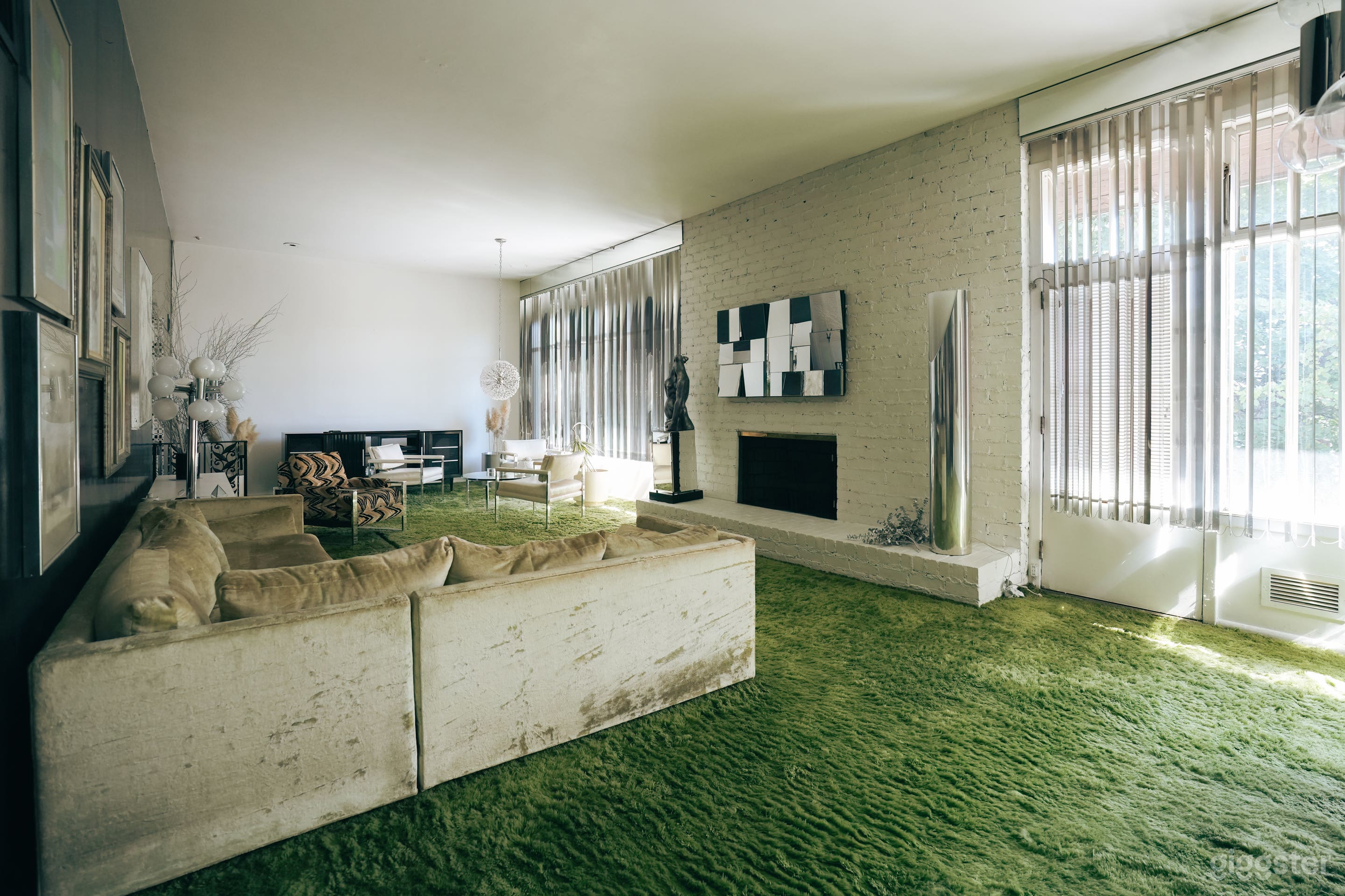 Vintage Furnished Retro House with Light, Carpets Photo 3