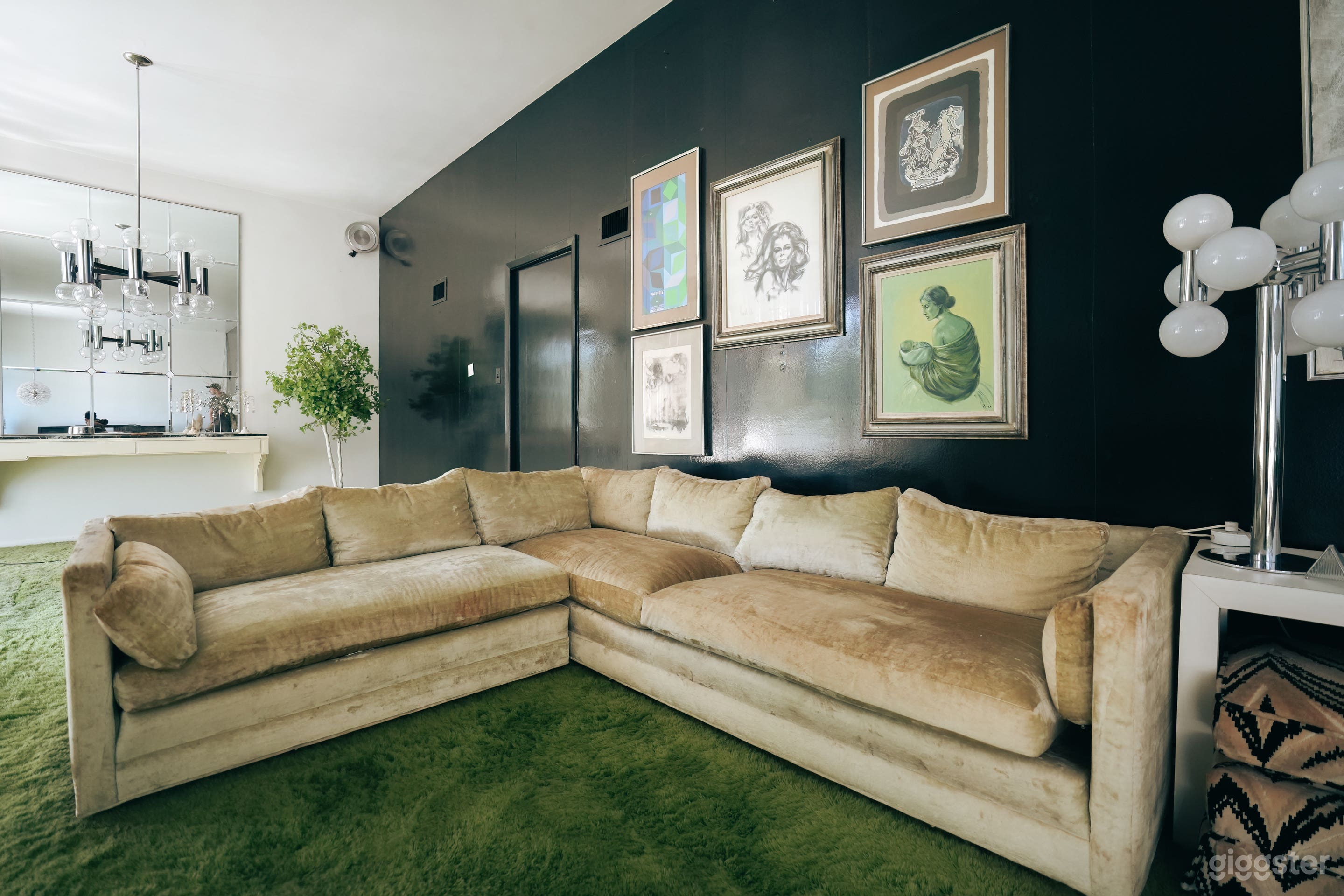 Vintage Furnished Retro House with Light, Carpets Photo 2