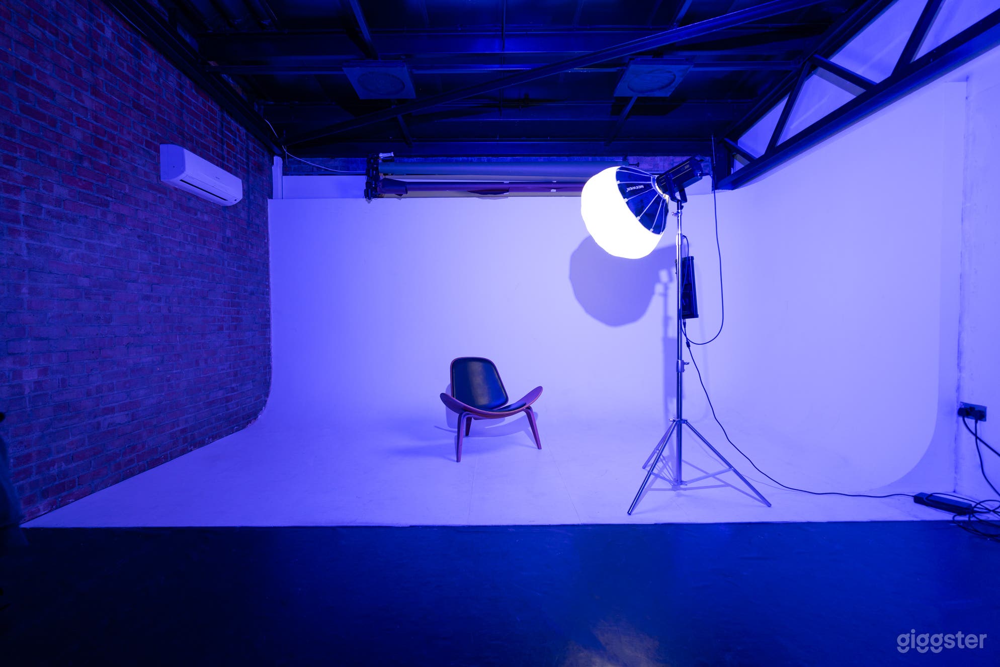 Photography, Film Black Out Studio Fully Equipped Photo 3