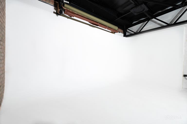  Photography, Film Black Out Studio Fully Equipped 