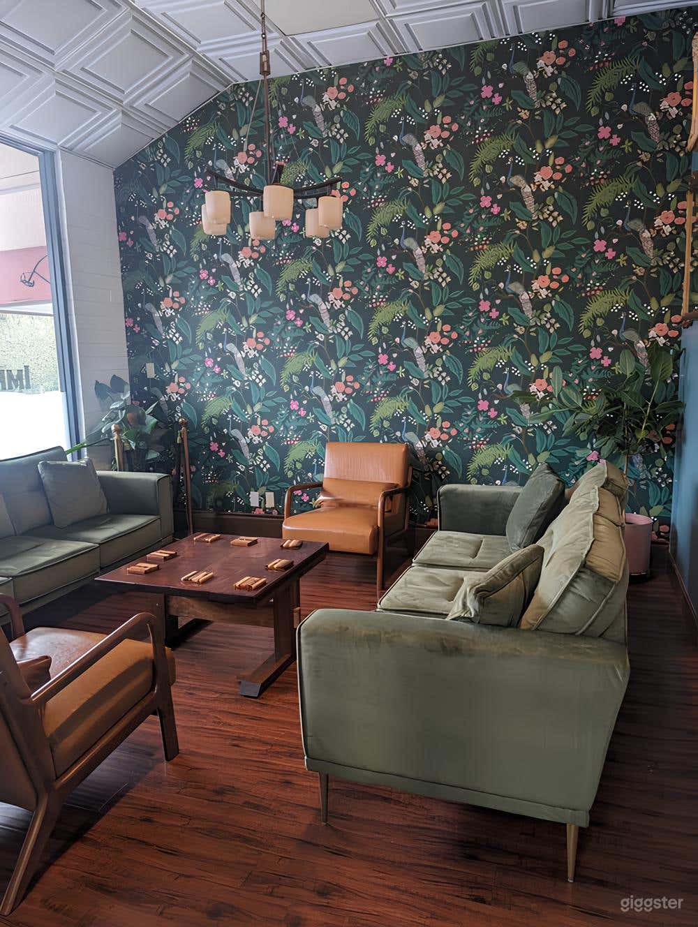 Wine Club Lounge Photo 1