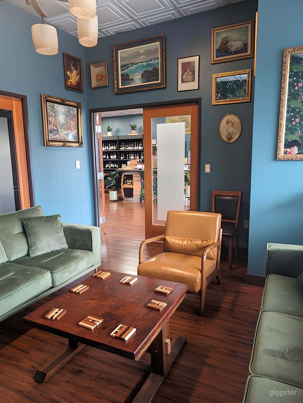 Wine Club Lounge Photo 4