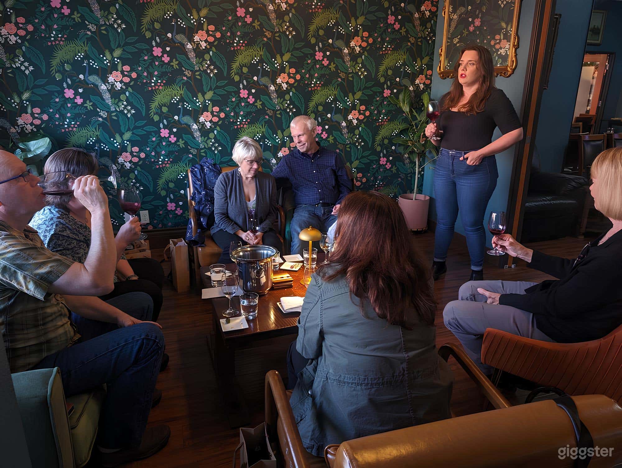 Wine Club Lounge Photo 2