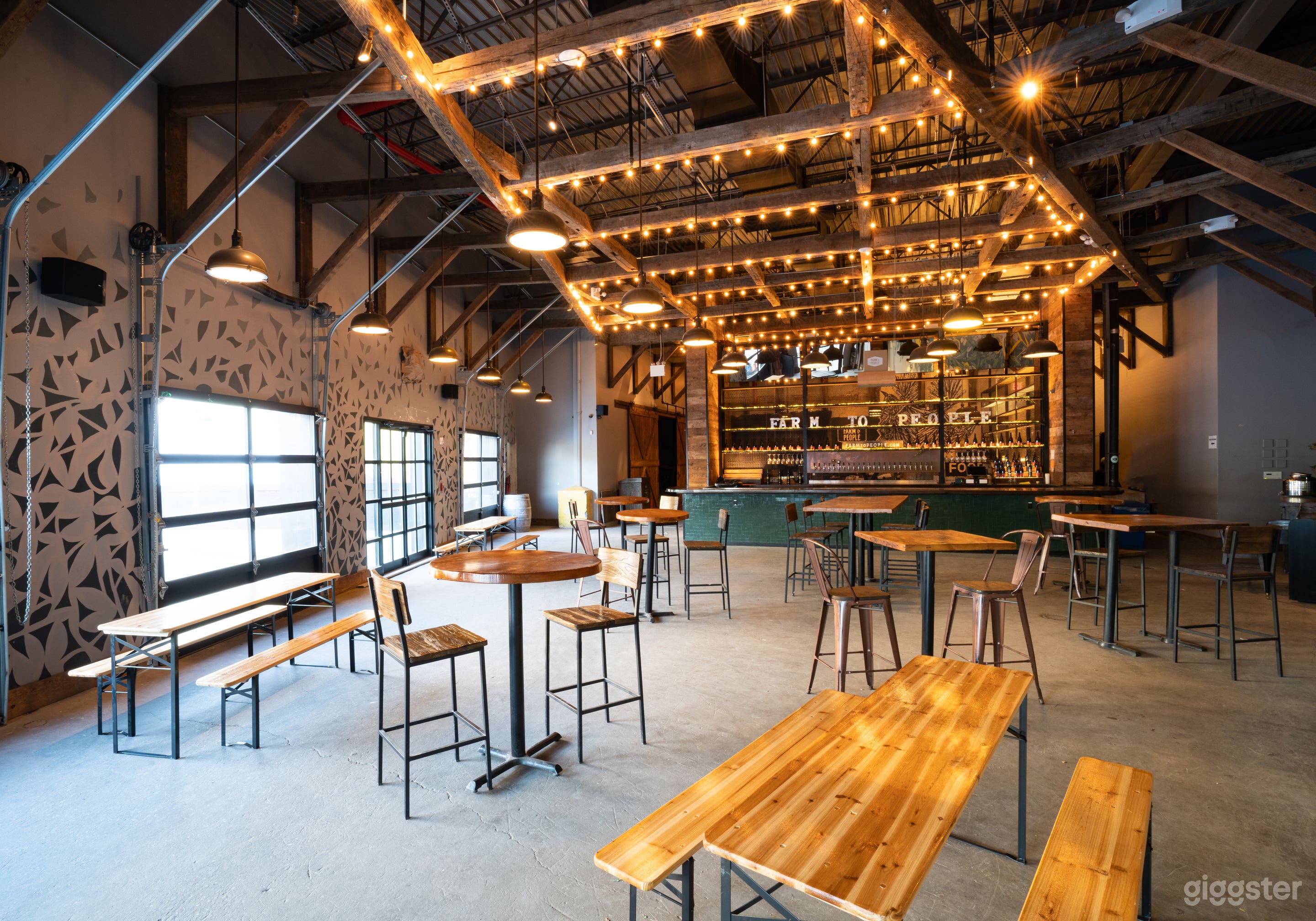 Artsy and Spacious Warehouse with Bar Photo 1