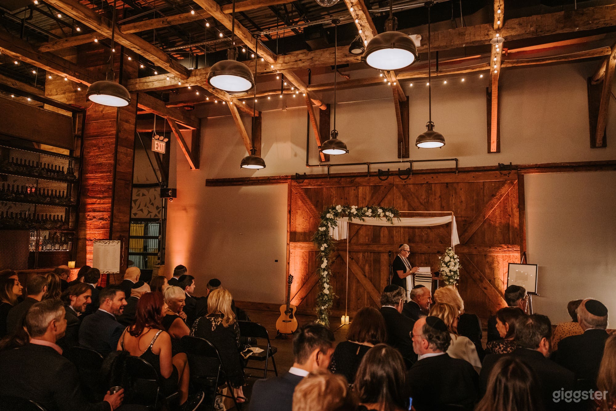 Artsy and Spacious Warehouse with Bar Photo 4