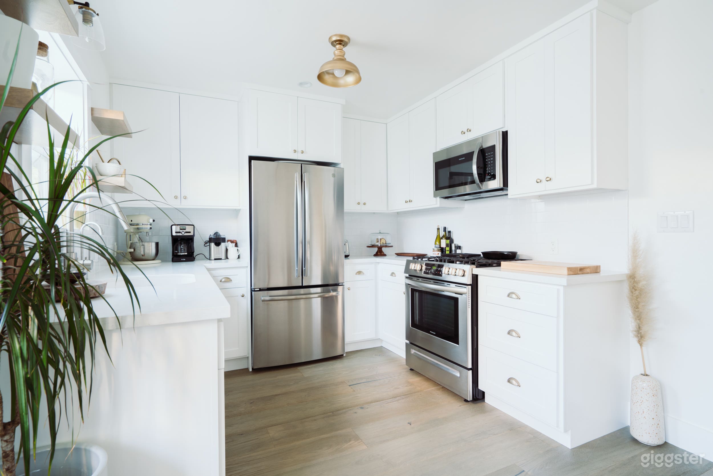 Romantic Spanish Home w/ Modern French Farm Boho   Photo 4