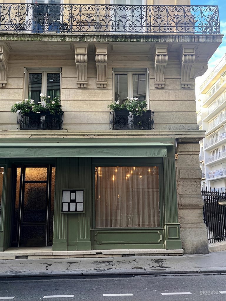  Charmant Haussmann-restaurant met elegant hout 