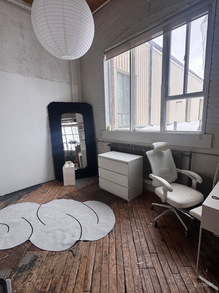  SUNLIT MODERN INDUSTRIAL LOFT 