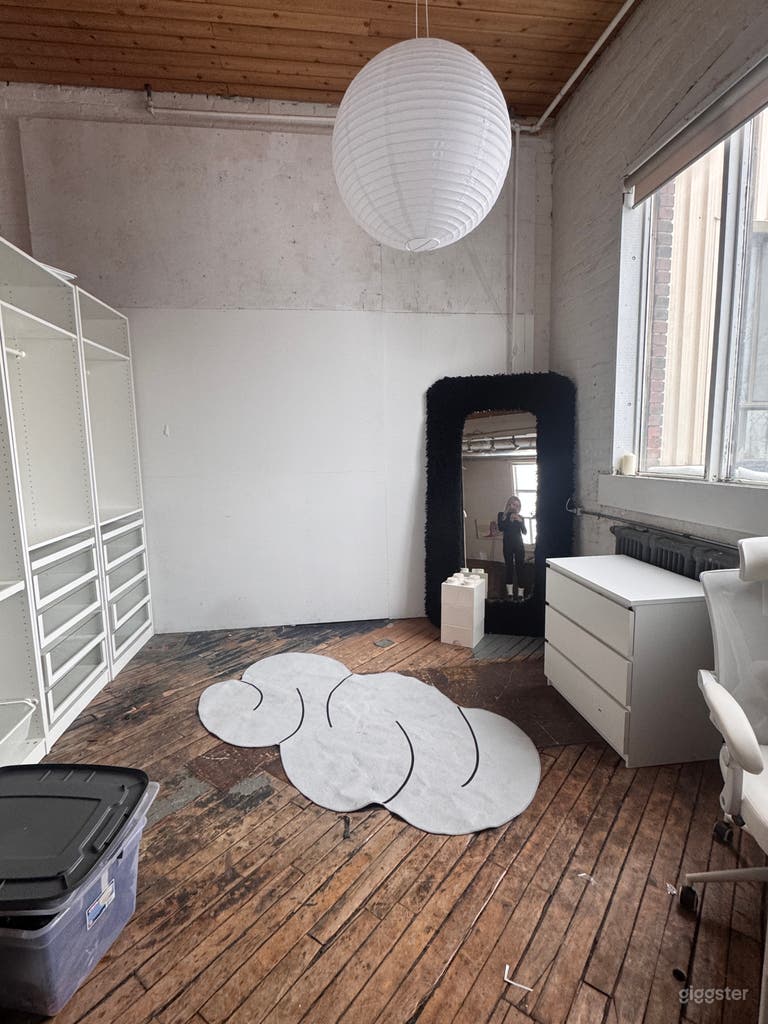  SUNLIT MODERN INDUSTRIAL LOFT 