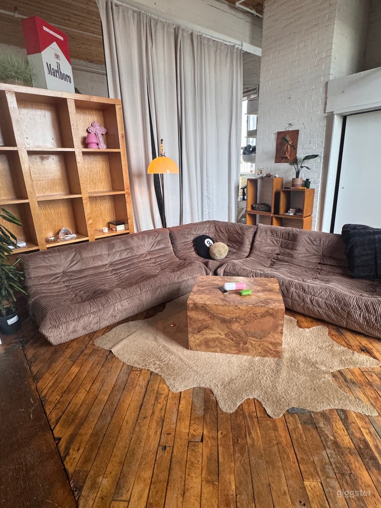  SUNLIT MODERN INDUSTRIAL LOFT 