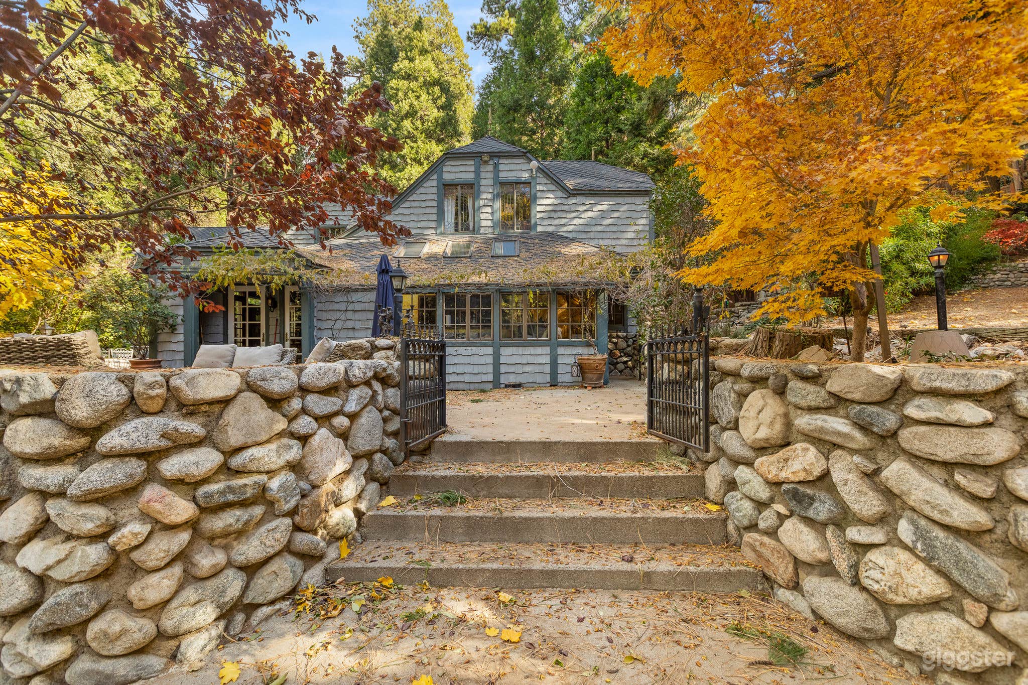 Whimsical Manor with Arcade &amp; Secret Passages Photo 2