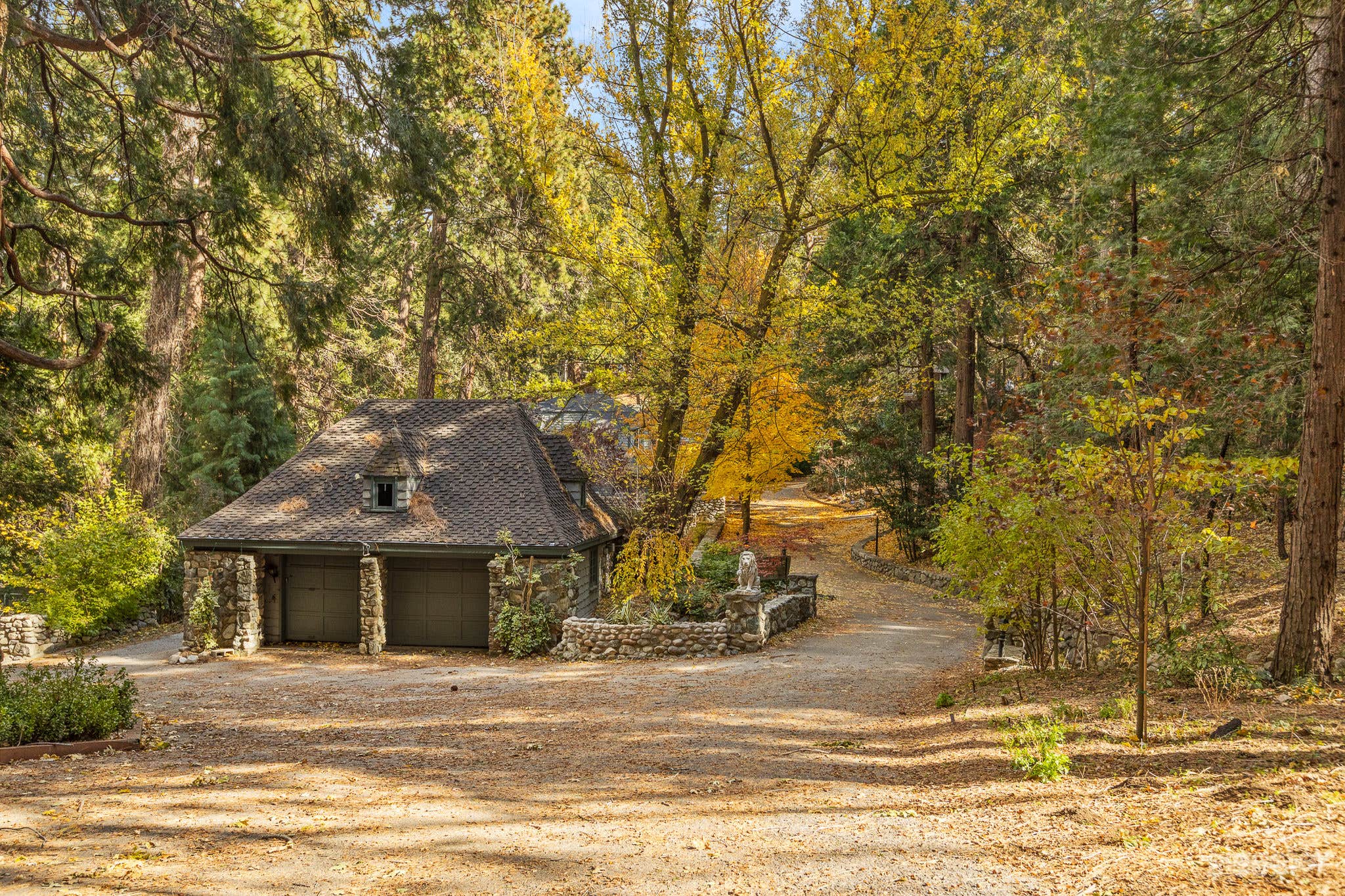 Whimsical Manor with Arcade &amp; Secret Passages Photo 1