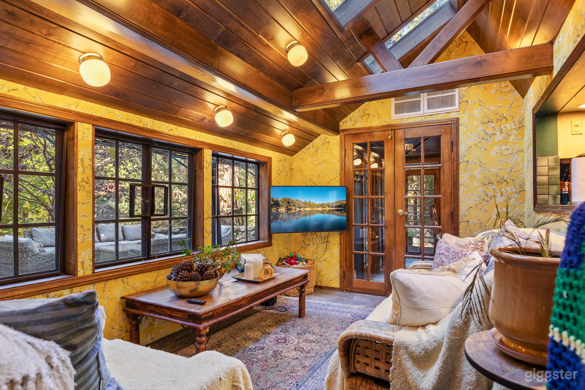 Whimsical Manor with Arcade &amp; Secret Passages Photo 4