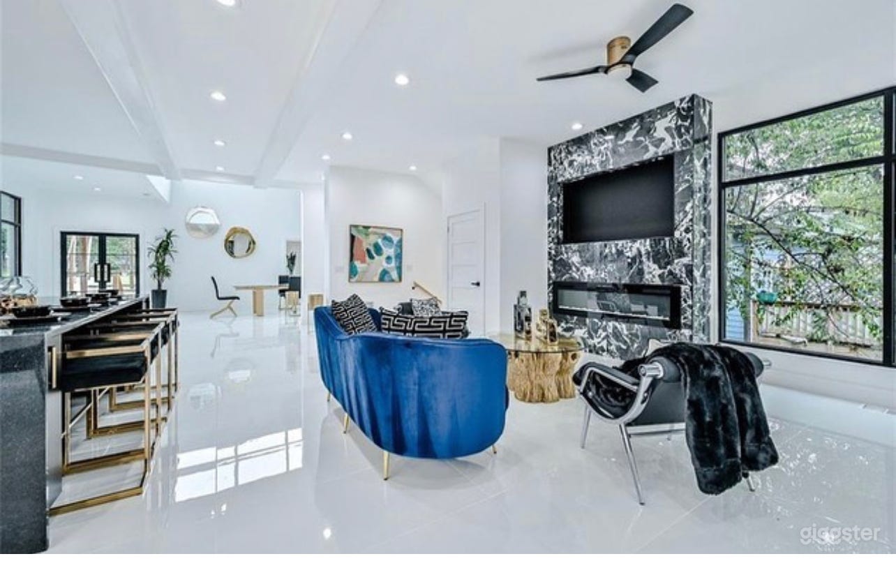 Modern Living Room/Kitchen/Dinning/Office/Basement Photo 1