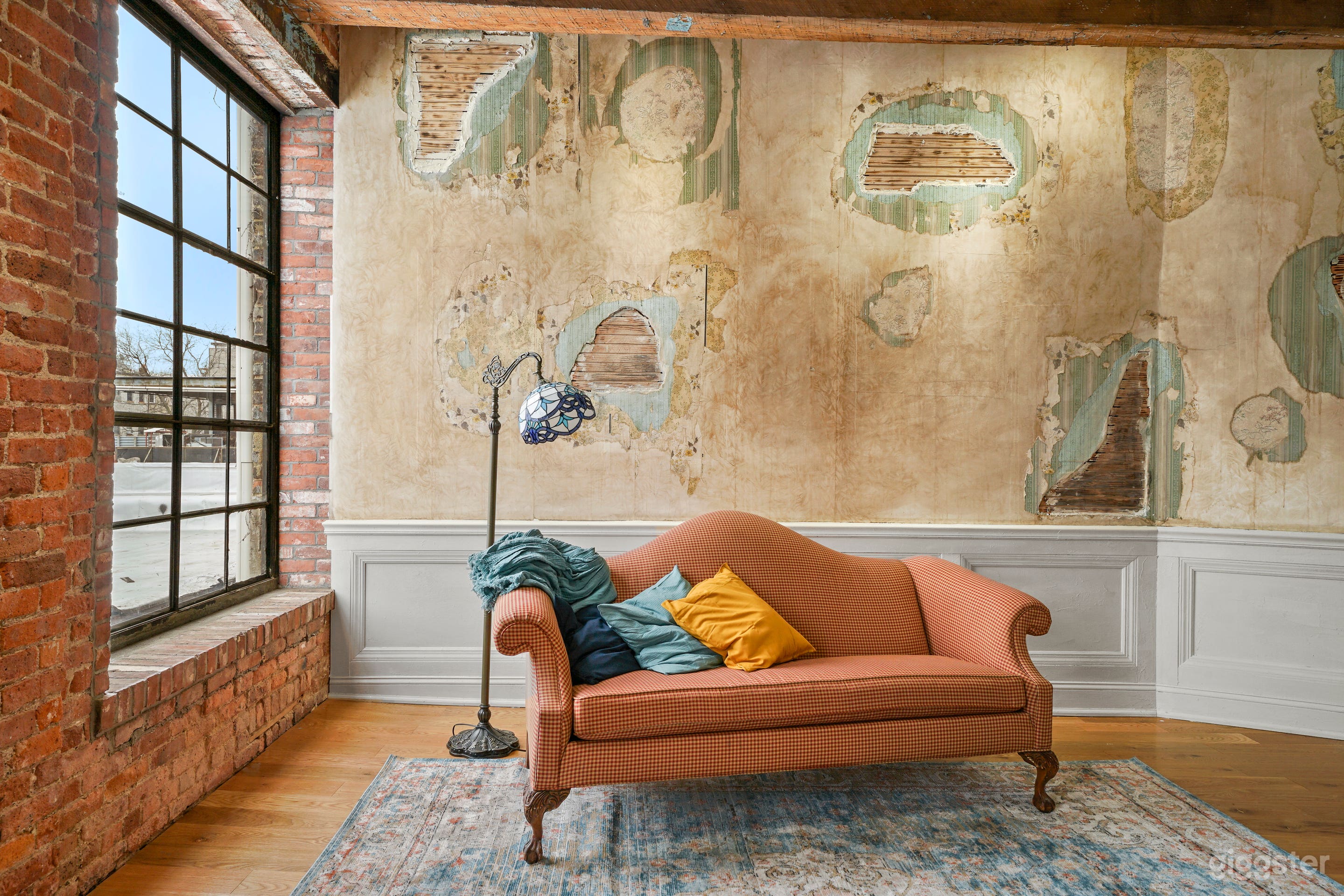  Beautiful Brooklyn Vintage Studio Photo 2